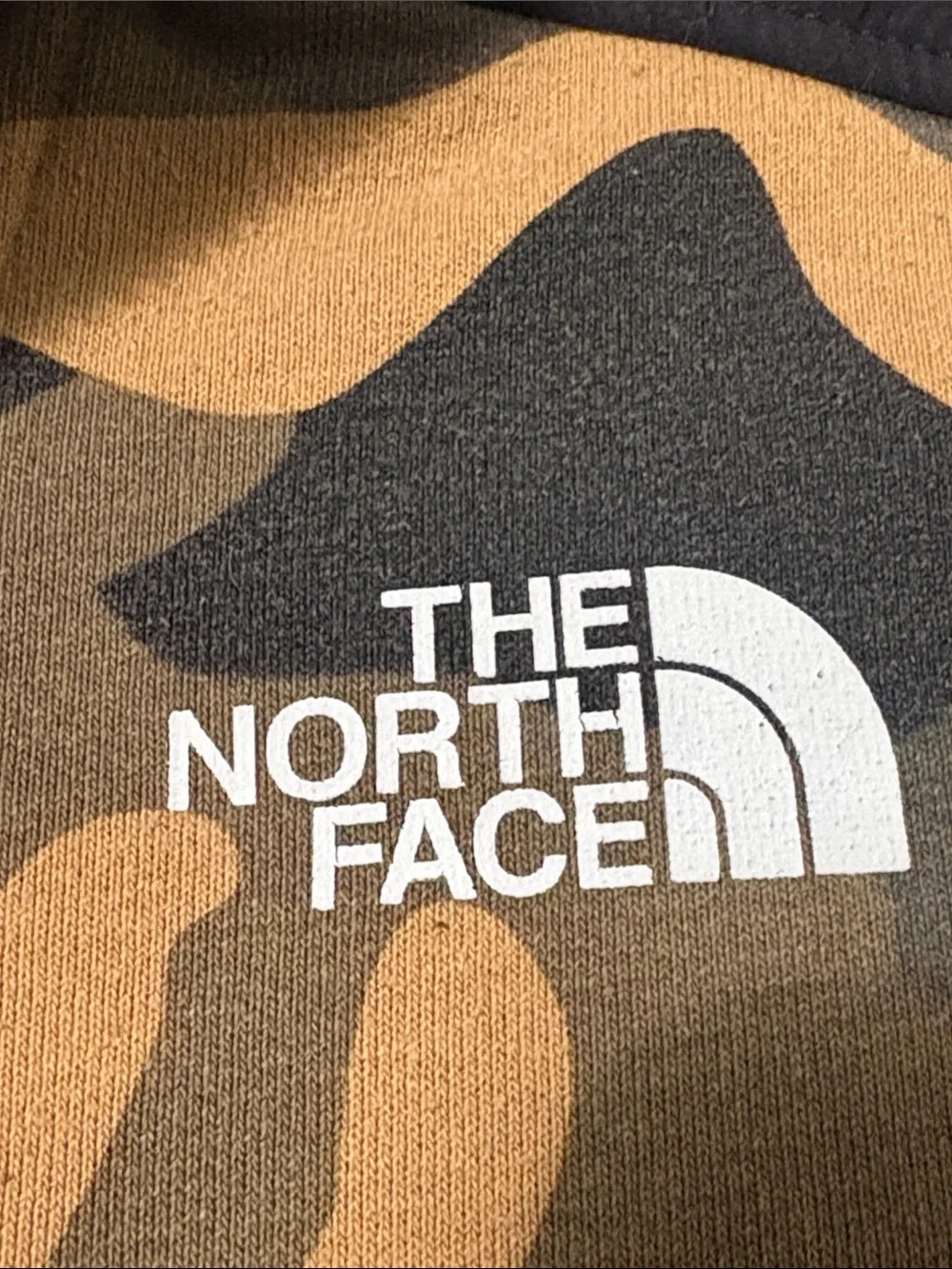 Men’s North Face Woodland Camo Graphic Fleece Hoodie; Half Zip Front. Sz-Small